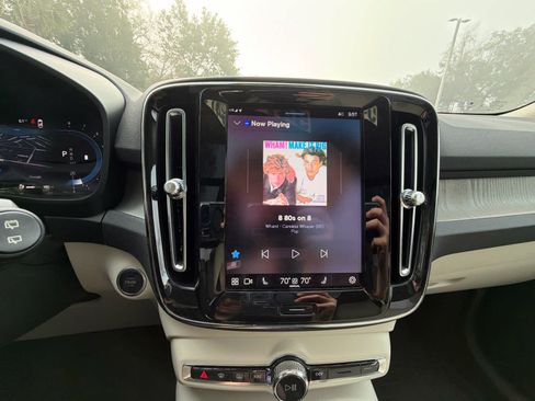 Certified 2023 Volvo XC40 B5 Plus w/ Driver Assist Package image 32