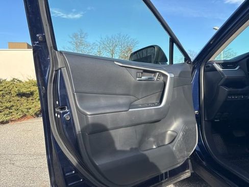 Used 2020 Toyota RAV4 XLE Premium image 33