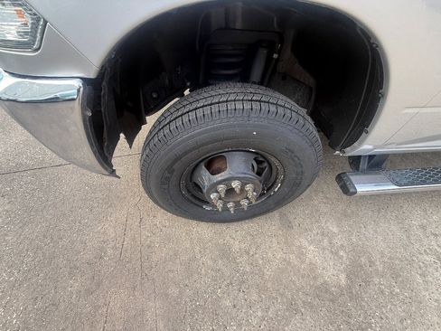 Used 2018 RAM 3500 Tradesman w/ Chrome Appearance Group image 12