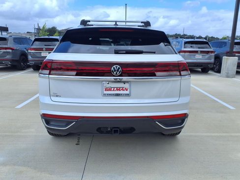 New 2026 Volkswagen Atlas Cross Sport SE FWD image 7