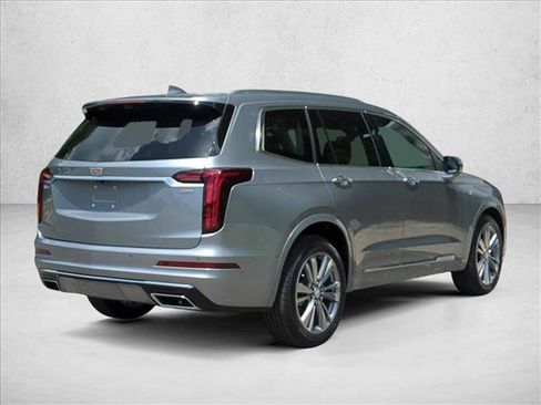 Used 2025 Cadillac XT6 Premium Luxury w/ Technology Package FWD image 5