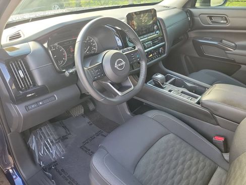 Certified 2024 Nissan Pathfinder SV FWD image 14