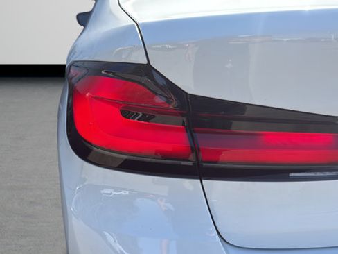 Used 2022 BMW 530i w/ Convenience Package RWD image 32