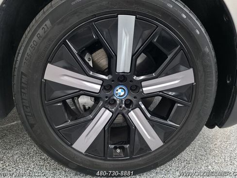 Used 2024 BMW iX xDrive50 w/ Premium Package AWD/4WD image 39