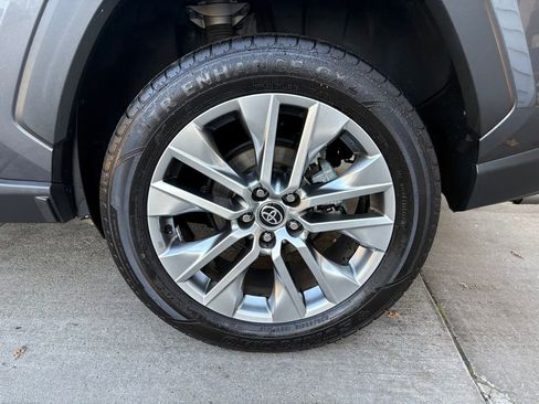 Used 2022 Toyota RAV4 XLE Premium image 12