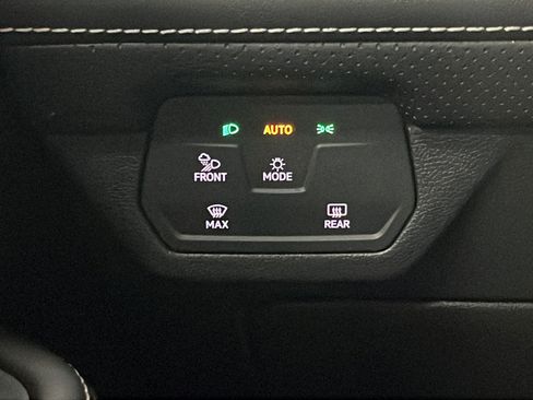 Used 2025 Volkswagen Atlas SE AWD/4WD image 31