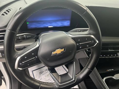 Used 2025 Chevrolet Traverse LT FWD image 17