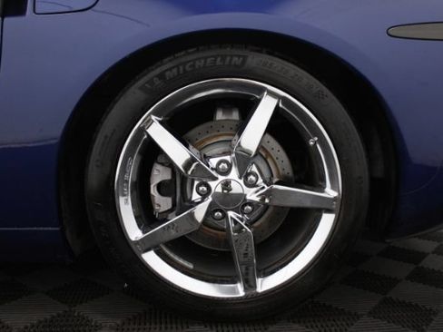 Used 2005 Chevrolet Corvette Coupe w/ Preferred Equipment Group RWD image 16
