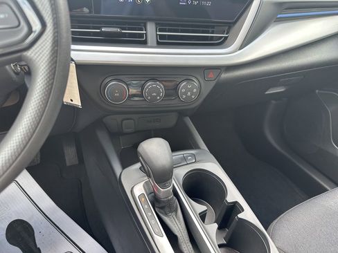 Used 2025 Chevrolet Trax LS image 20