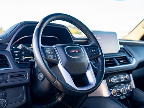 Used 2023 GMC Yukon XL SLT image 13
