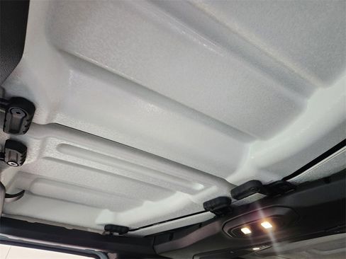 Used 2024 Jeep Wrangler Unlimited image 15