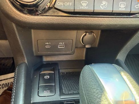 Used 2022 Nissan Kicks SR w/ Premium Package FWD image 38