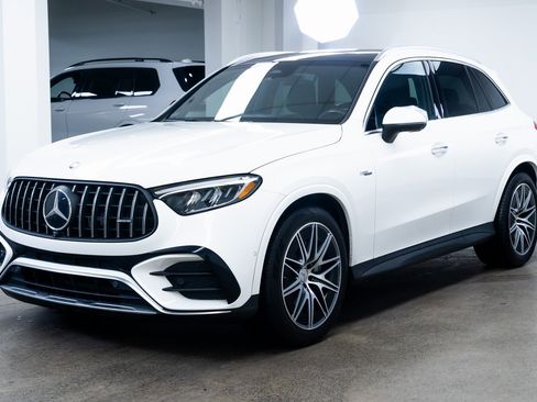 Used 2024 Mercedes-Benz GLC 43 AMG 4MATIC image 3