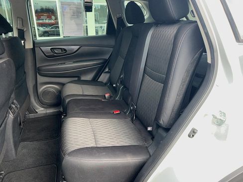 Used 2019 Nissan Rogue S FWD image 12
