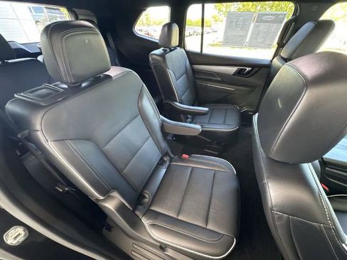 Certified 2025 Buick Enclave Preferred AWD/4WD image 27