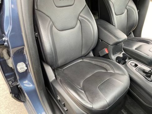 Used 2019 Jeep Cherokee Limited AWD/4WD image 35