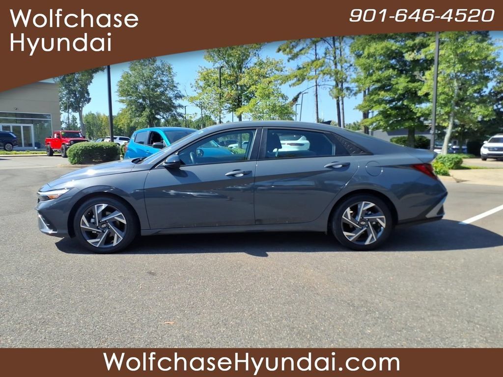 Certified 2025 Hyundai Elantra Sport FWD image 2