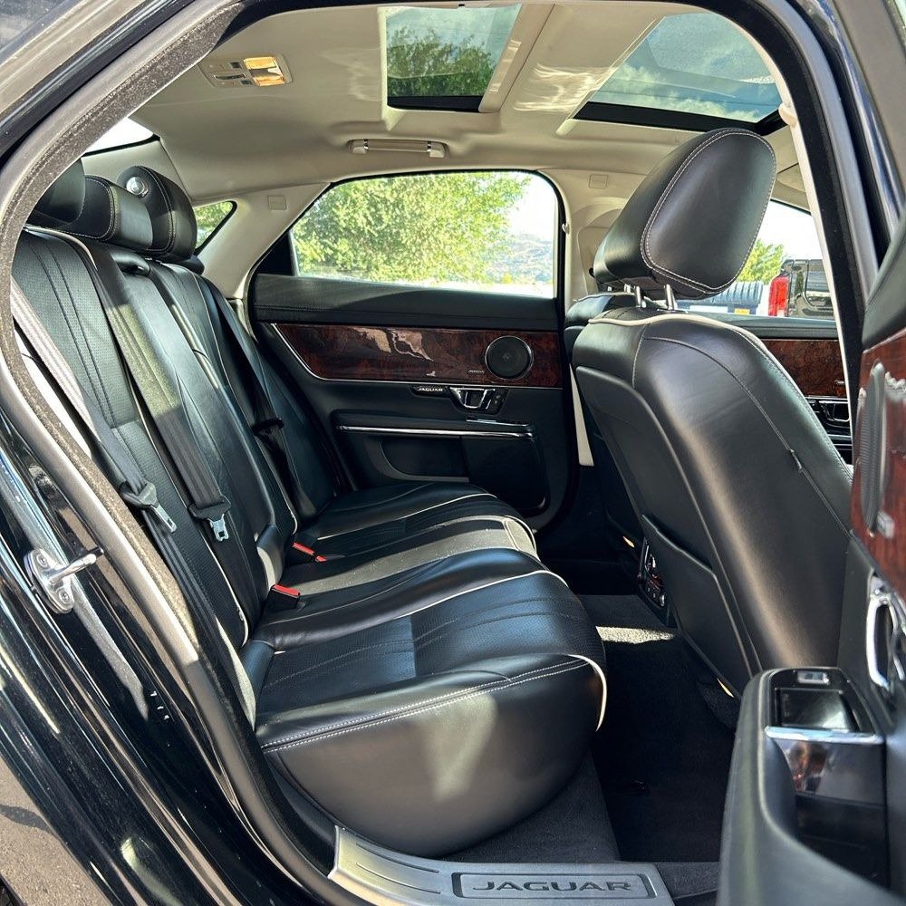 Used 2018 Jaguar XJ Supercharged RWD image 12