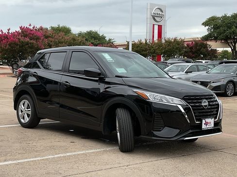 New 2025 Nissan Kicks Play S image 4