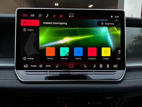 Used 2026 Volkswagen Tiguan SE FWD image 32