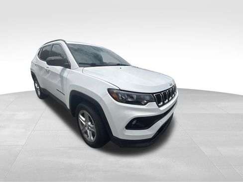 Used 2024 Jeep Compass Latitude AWD/4WD image 10