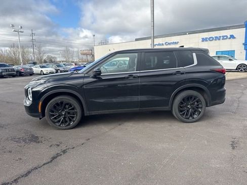 Used 2023 Mitsubishi Outlander SE image 18