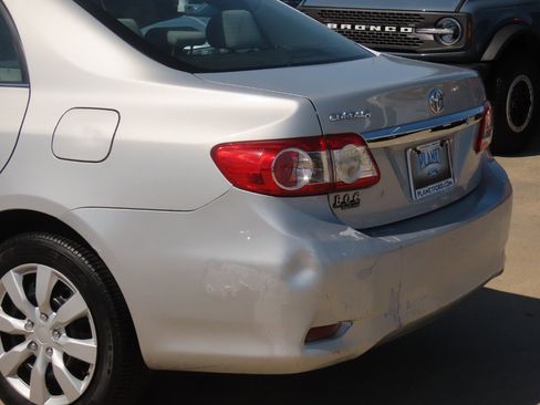Used 2013 Toyota Corolla LE FWD image 14