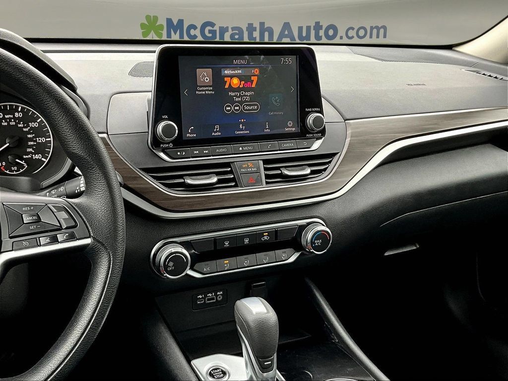 Used 2024 Nissan Altima 2.5 SV FWD image 11