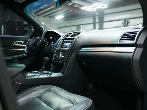 Used 2016 Ford Explorer Limited image 26