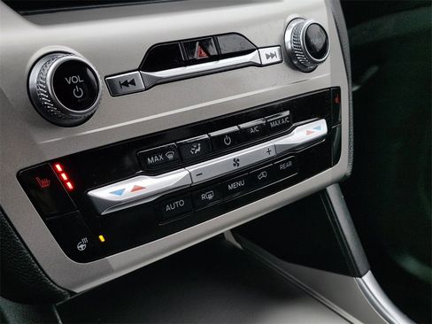 Certified 2022 Ford Explorer XLT w/ Equipment Group 202A image 24