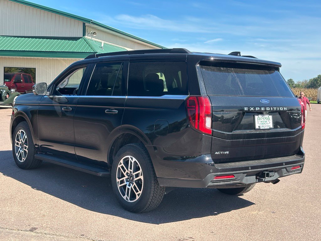 Used 2025 Ford Expedition Active AWD/4WD image 5