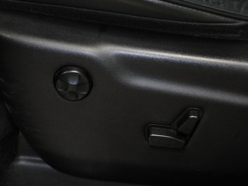 Used 2016 Jeep Grand Cherokee Overland w/ Advanced Technology Group image 40