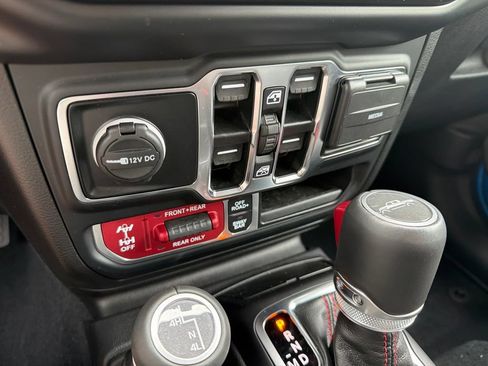 Used 2023 Jeep Gladiator Rubicon w/ LED Lighting Group AWD/4WD image 34