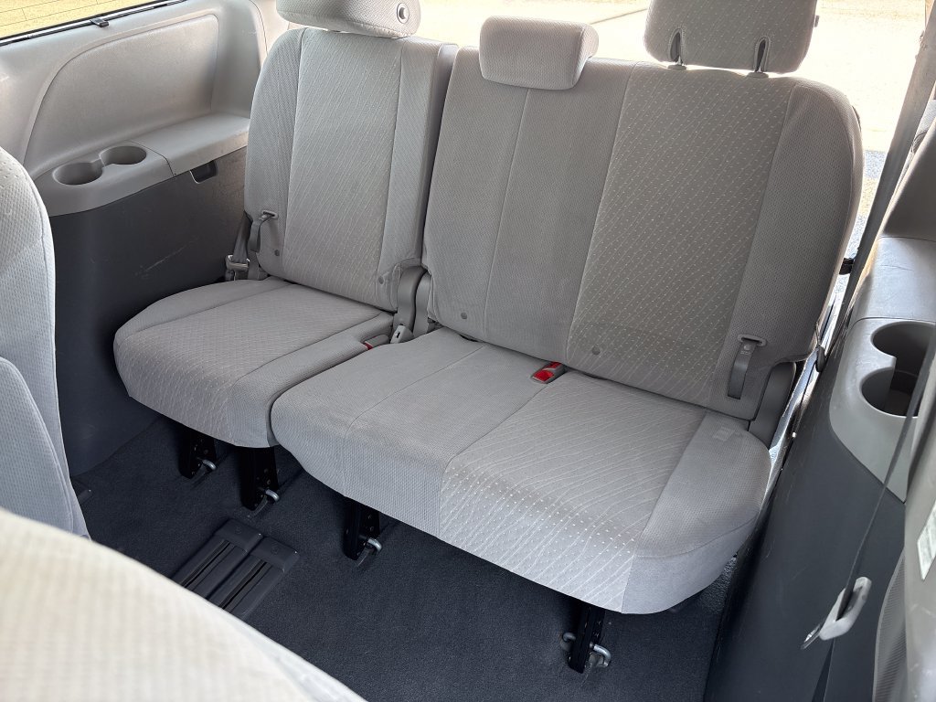 Used 2020 Toyota Sienna LE FWD image 41
