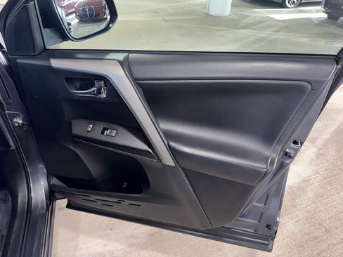 Used 2018 Toyota RAV4 XLE image 8