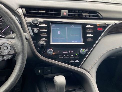 Used 2020 Toyota Camry LE image 8