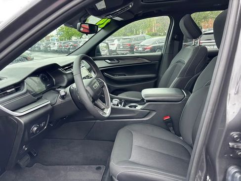 Used 2024 Jeep Grand Cherokee Laredo X w/ Luxury Tech Group I AWD/4WD image 6