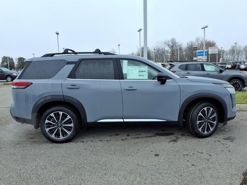 New 2026 Nissan Pathfinder Platinum image 2