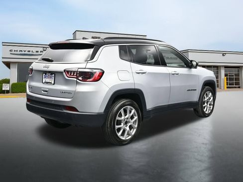 Used 2025 Jeep Compass Limited AWD/4WD image 5