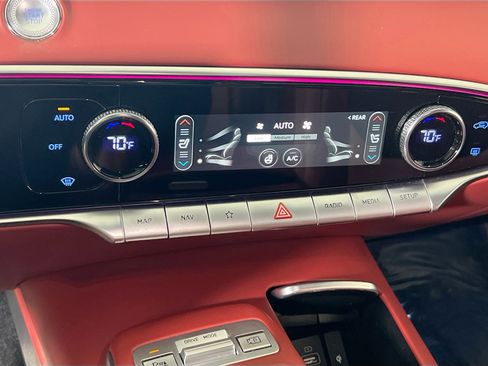 Used 2023 Genesis GV70 2.5T w/ Sport Prestige Package image 16