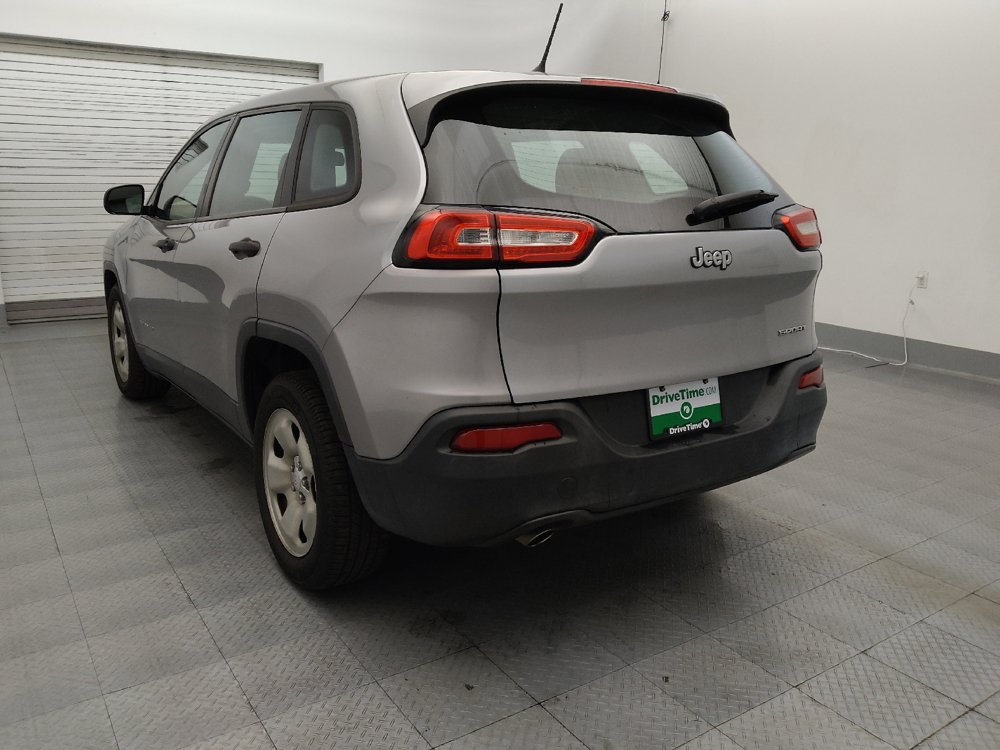 Used 2017 Jeep Cherokee Sport FWD image 5