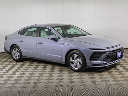 Certified 2025 Hyundai Sonata SE FWD image 2