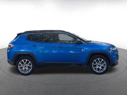 Used 2025 Jeep Compass Limited image 8