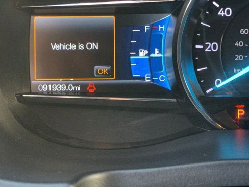 Used 2019 Ford Explorer XLT w/ Equipment Group 202A FWD image 5