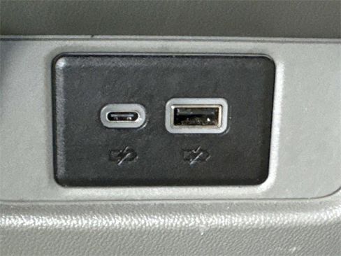 Used 2025 Cadillac XT6 Premium Luxury image 17