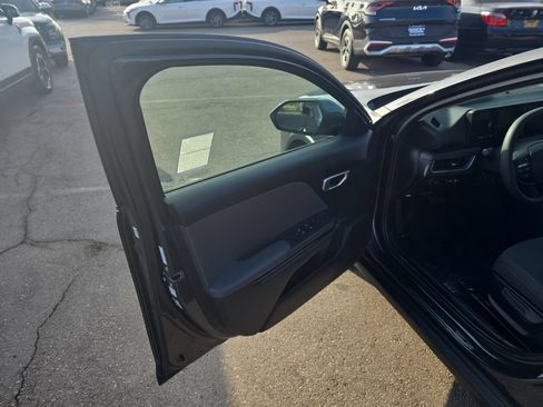 Used 2025 Kia K4 FWD image 10