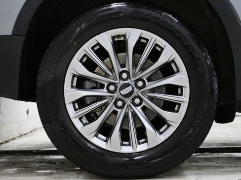 Used 2024 Cadillac XT4 Premium Luxury image 9