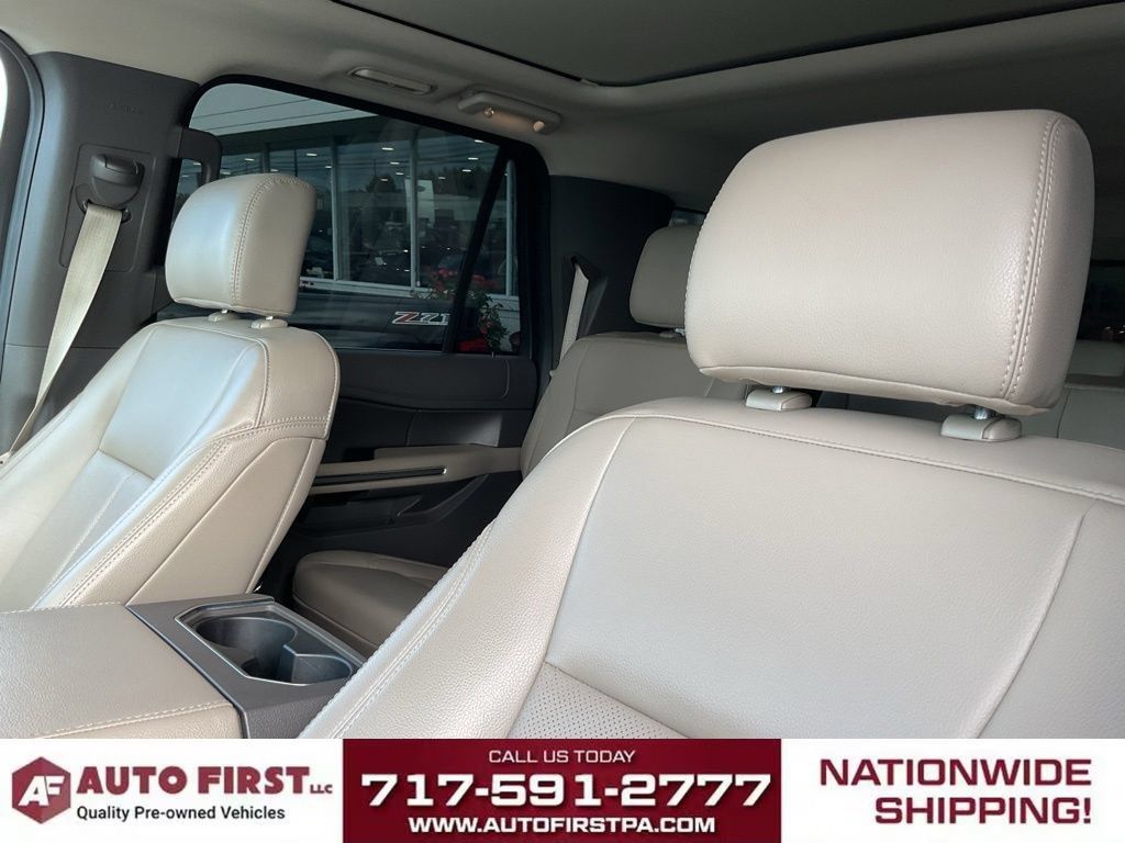 Used 2020 Ford Expedition Max XLT w/ Equipment Group 202A AWD/4WD image 8