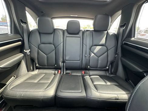 Used 2016 Porsche Cayenne AWD/4WD image 16