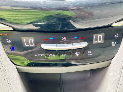 Used 2024 Cadillac XT6 Premium Luxury image 16